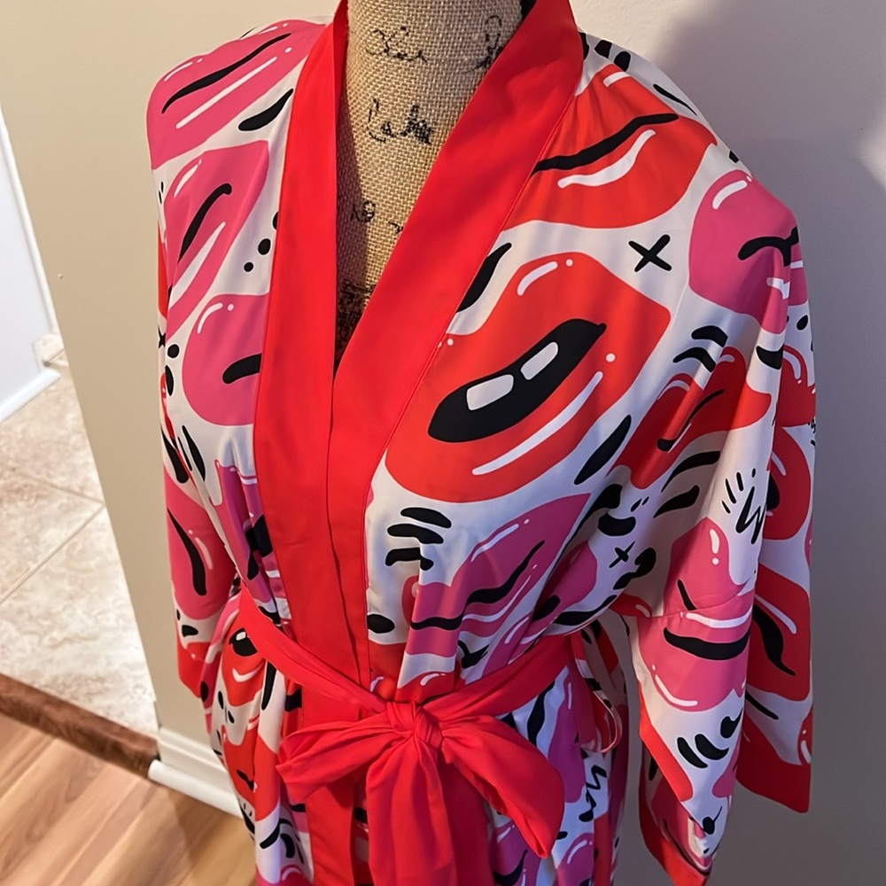 Nuno Jason Naylor Wrapped with Love Luscious Lips Kimono Robe Satin - Picture 4 of 10